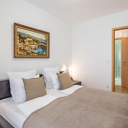 Homey Apartment With Ac And Balcony Budapest Bagian luar foto