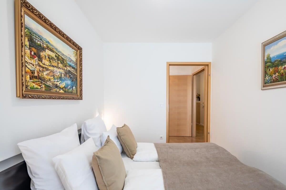 Homey Apartment With Ac And Balcony Budapest Bagian luar foto