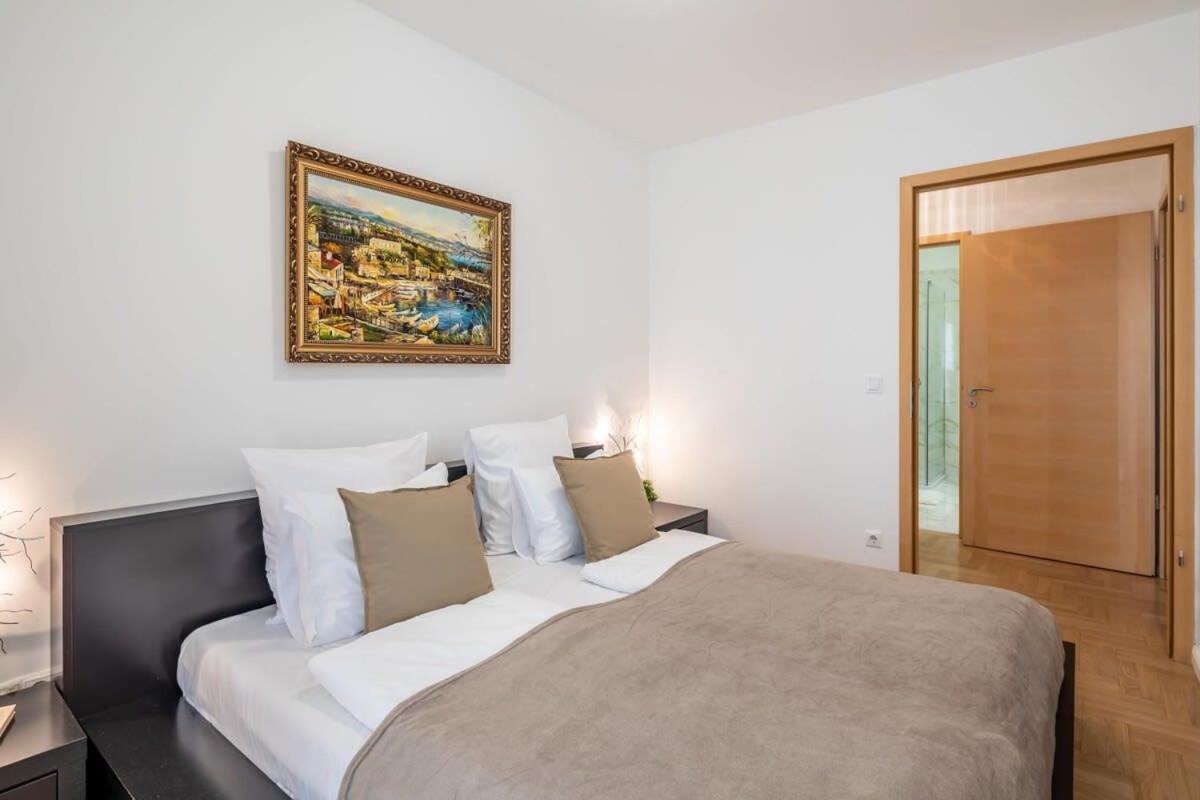 Homey Apartment With Ac And Balcony Budapest Bagian luar foto