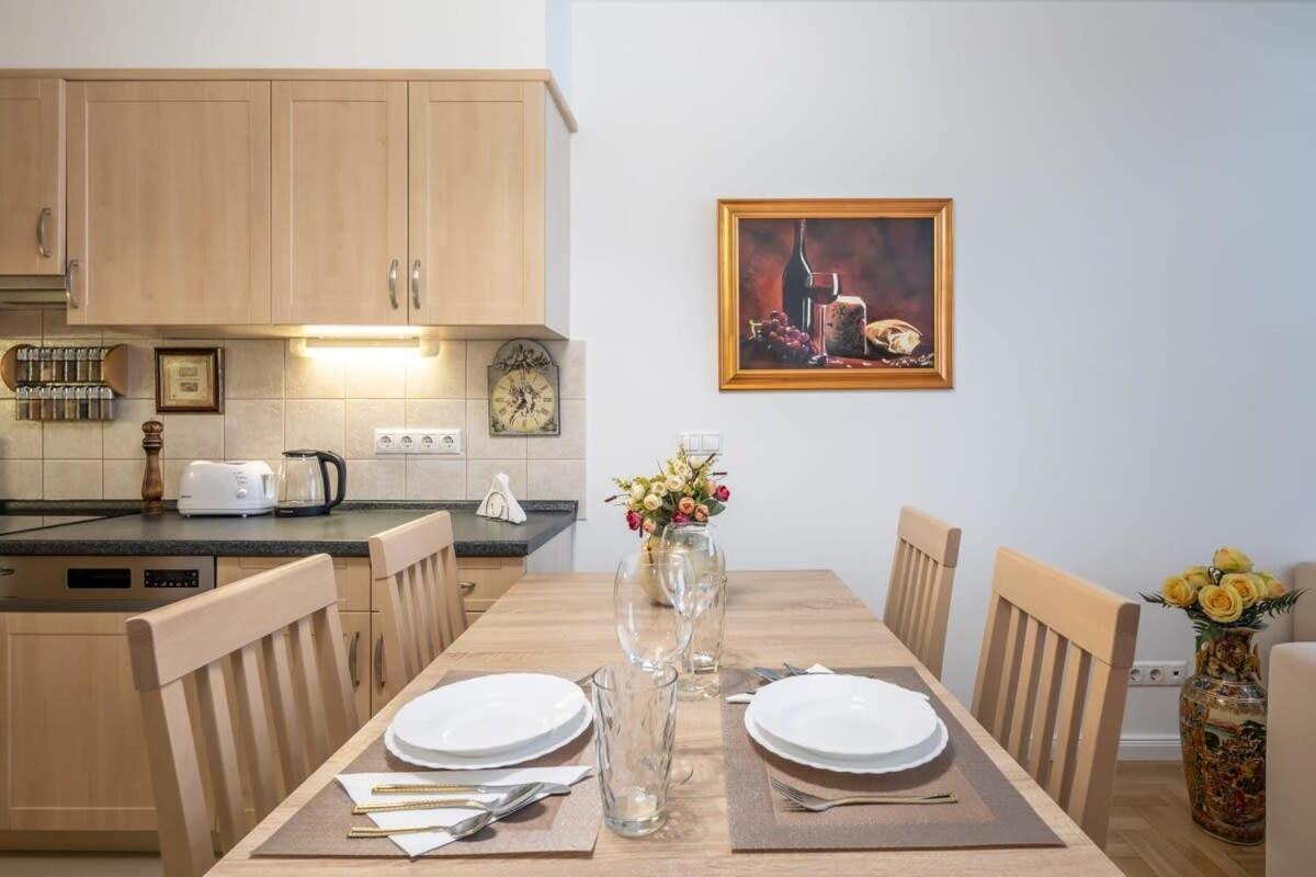 Homey Apartment With Ac And Balcony Budapest Bagian luar foto