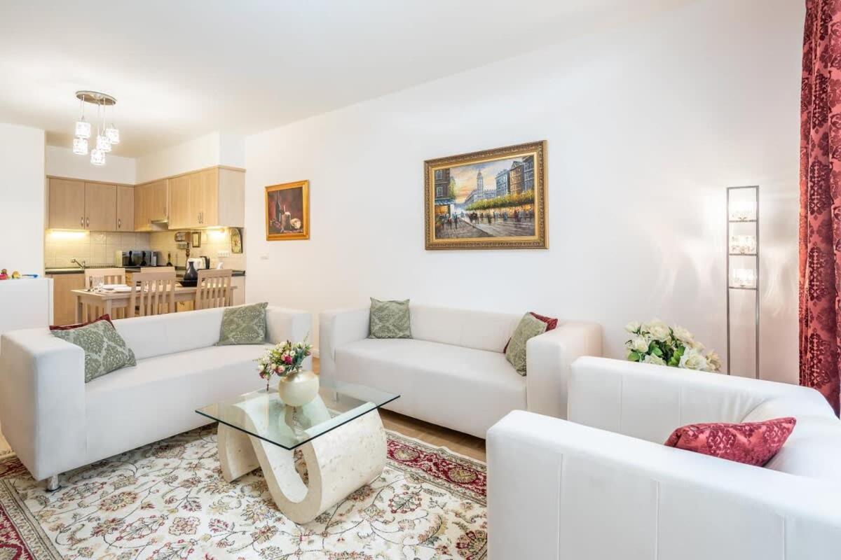 Homey Apartment With Ac And Balcony Budapest Bagian luar foto